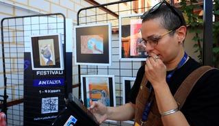 İranlı ressam 150'ye yakın eserinin kaybolduğu iddiasıyla polise başvurdu