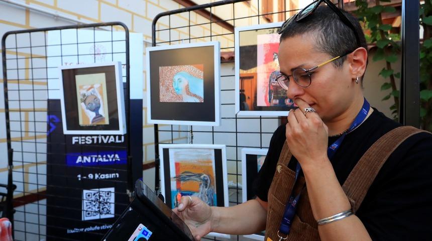 İranlı ressam 150'ye yakın eserinin kaybolduğu iddiasıyla polise başvurdu