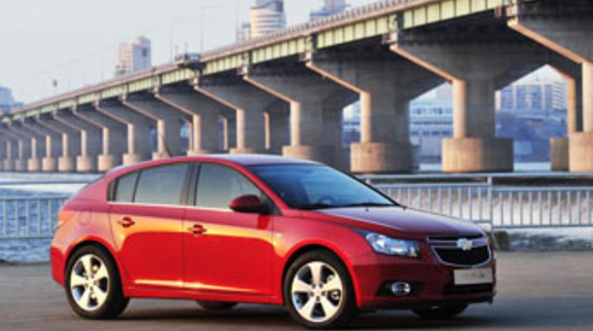 Cruze Ailesine Hatchback modeli de katıldı