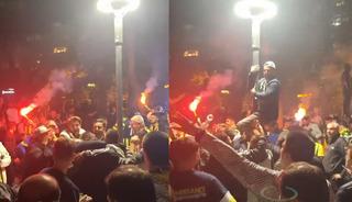 Galatasaray'ın mağlubiyeti Kadıköy'de davullarla, zurnalarla kutlandı! Sokak lambasına tırmanan bile var...