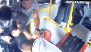  Yolcu ile tartışan halk otobüsü şoförüne meydan dayağı
