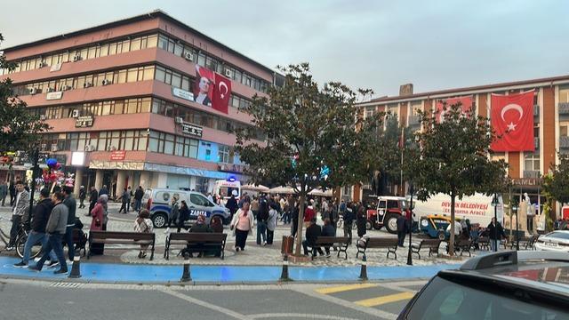Zonguldak'ta psikolojik sorunları olduğu iddia edilen şahıs kaymakamlık önünde kendini yaktı