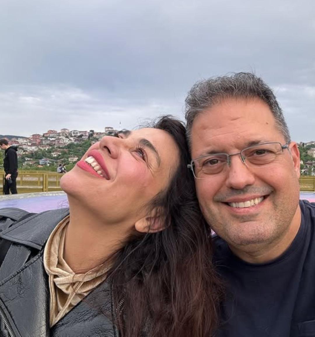 Yeşim Ceren Bozoğlu çocukluk aşkıyla sevgili oldu! Dudak dudağa poz 3