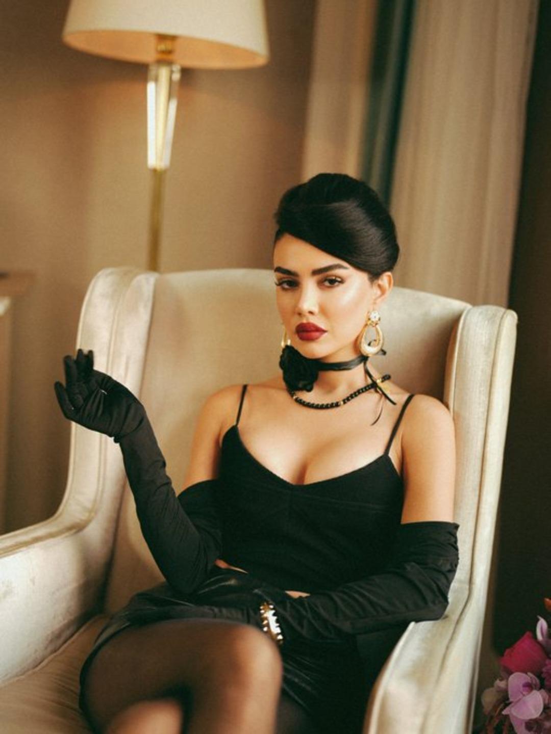 Müstehcen pozları gündeme gelen Ece Ronay ın aylık kazancı ne kadar? Gündem olan iddia 2