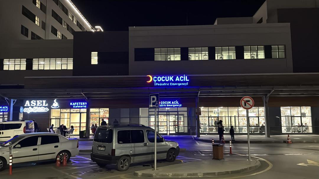 1200xauto Hamileliğini ailesinden gizledi! Yenidoğan bebeğini poşete koyup aşağı attı