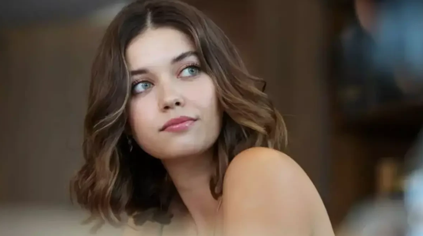 Afra Sara&ccedil;oğlu A.B.İ i&ccedil;in imaj değiştirdi! "Bilerek gizlendim" demişti... Setten ilk kare