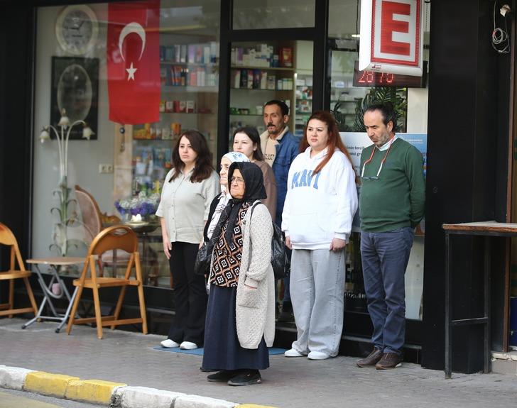10 Kasım saat 09.05'te yine hayat durdu! Siren sesleri korna seslerine karıştı G1