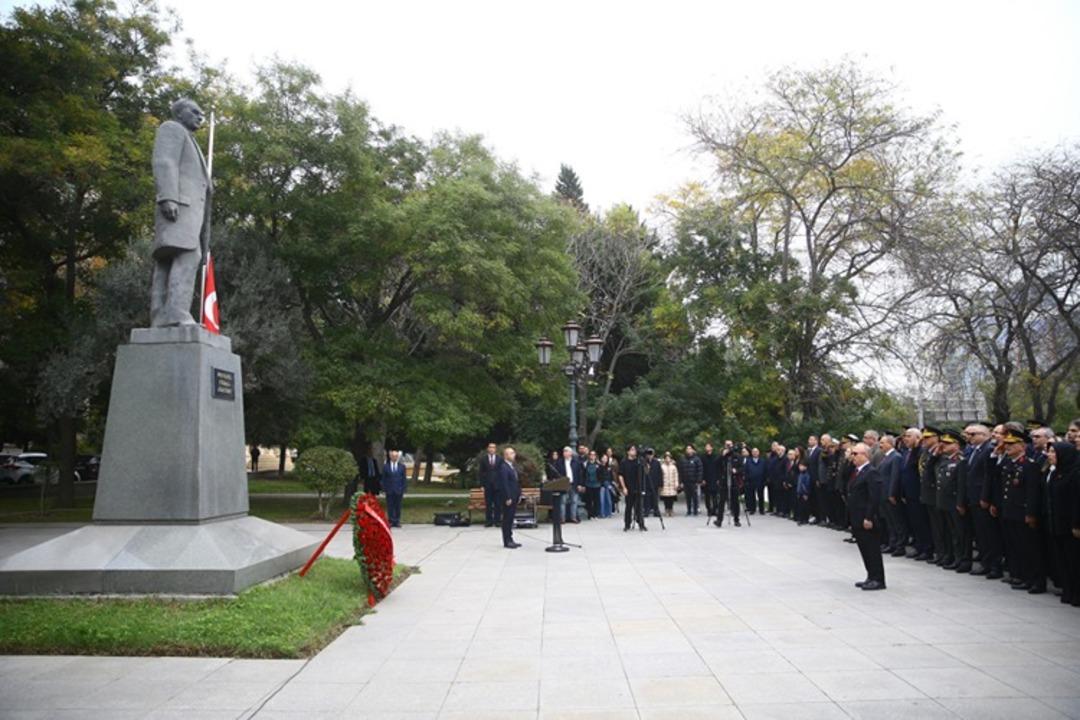 Dünyanın dört bir yanında hayat aynı dakikada durdu: Büyük Önder Atatürk, Azerbaycan dan Çin e birçok ülkede anıldı 3