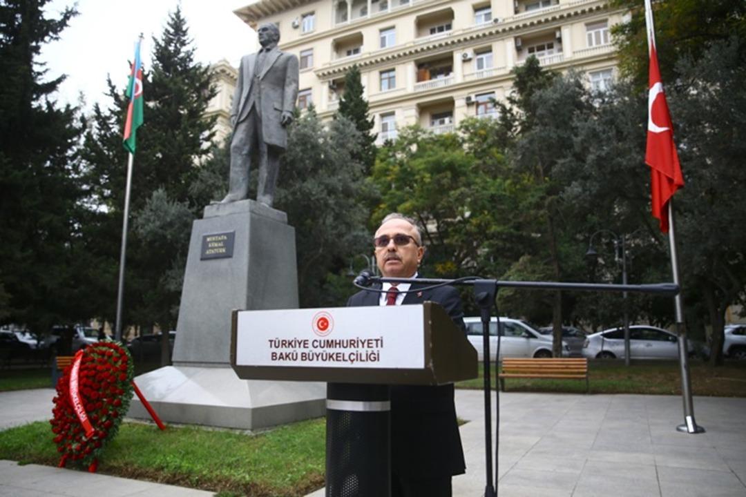 Dünyanın dört bir yanında hayat aynı dakikada durdu: Büyük Önder Atatürk, Azerbaycan dan Çin e birçok ülkede anıldı 1