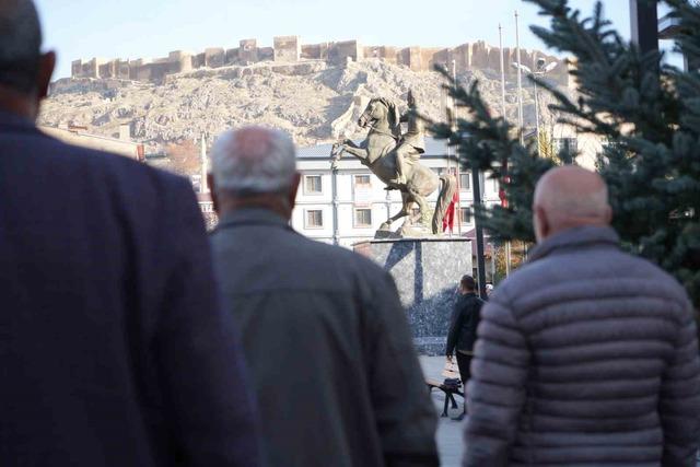 Bayburt’ta 10 Kasım Atatürk’ü Anma Günü çelenk sunumuyla başladı 2