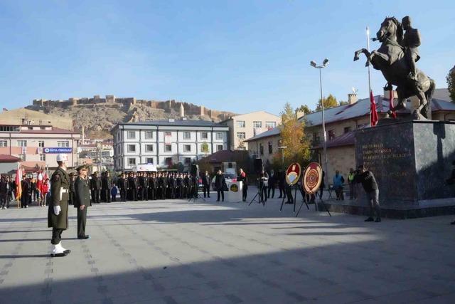 Bayburt’ta 10 Kasım Atatürk’ü Anma Günü çelenk sunumuyla başladı 1