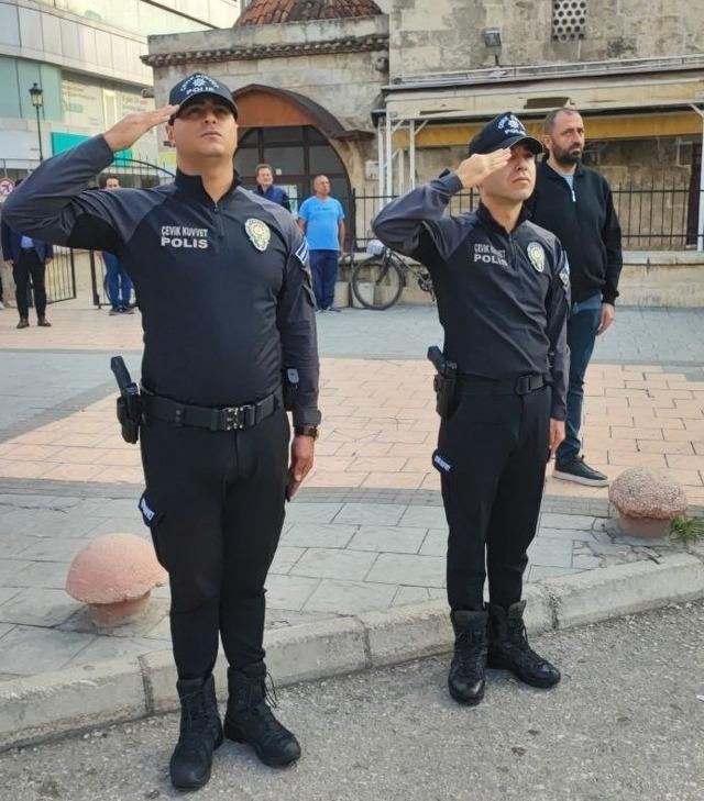 Adana’da saat 9’u 5 geçe hayat durdu 2