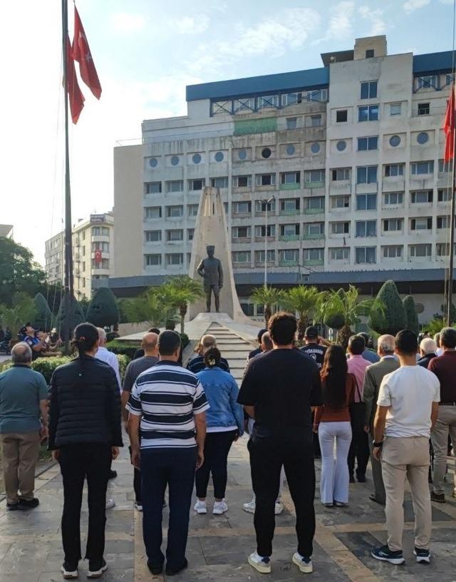 Adana’da saat 9’u 5 geçe hayat durdu 1