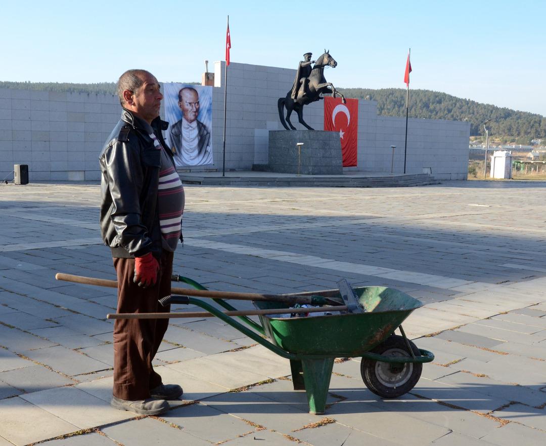 10 Kasım saat 09.05 te yine hayat durdu! Siren sesleri korna seslerine karıştı 3