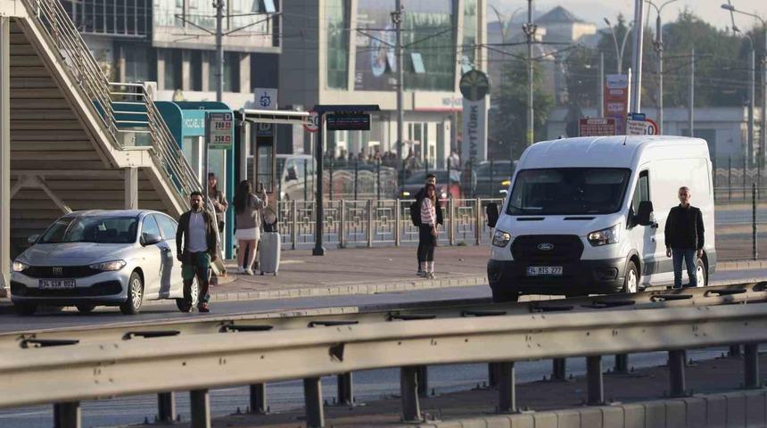 Kocaeli, Sakarya, D&uuml;zce ve Bolu&rsquo;da "Ata&rsquo;ya saygı" i&ccedil;in hayat durdu