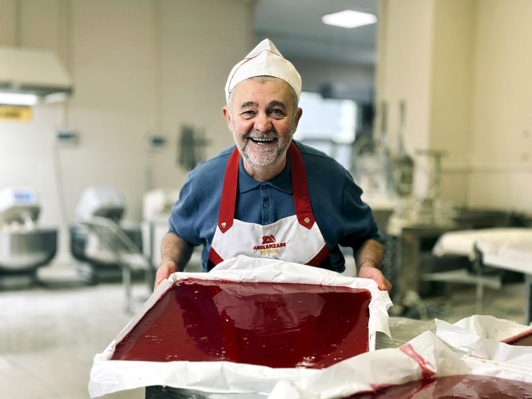 Acı biberi lokumla birleştirdi! Adını &lsquo;D&uuml;nya Hali&rsquo; koydu: "&Ouml;nce tatlandırıyor sonra mutluluk g&ouml;zyaşları geliyor" 9