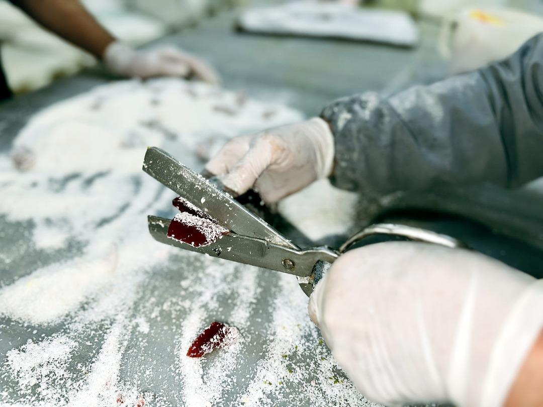 Acı biberi lokumla birleştirdi! Adını &lsquo;D&uuml;nya Hali&rsquo; koydu: "&Ouml;nce tatlandırıyor sonra mutluluk g&ouml;zyaşları geliyor" 6