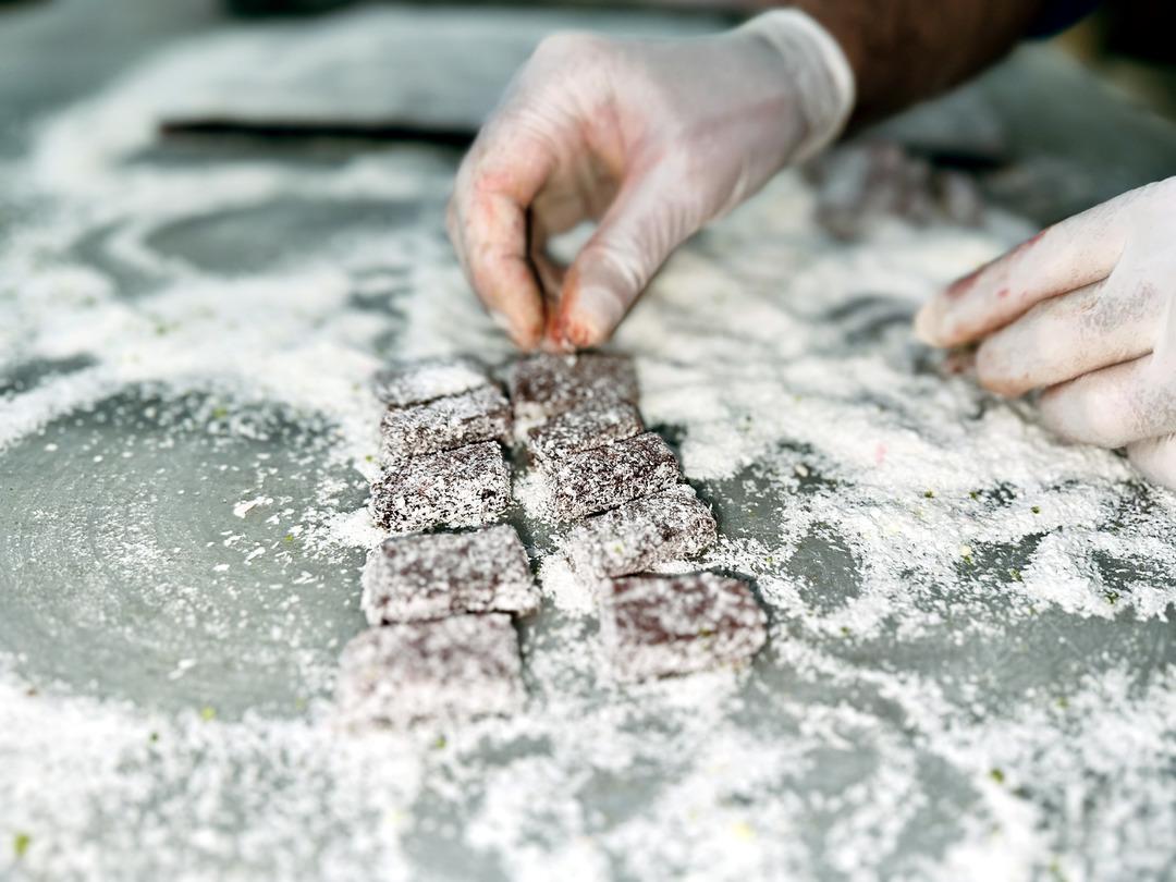 Acı biberi lokumla birleştirdi! Adını &lsquo;D&uuml;nya Hali&rsquo; koydu: "&Ouml;nce tatlandırıyor sonra mutluluk g&ouml;zyaşları geliyor" 3