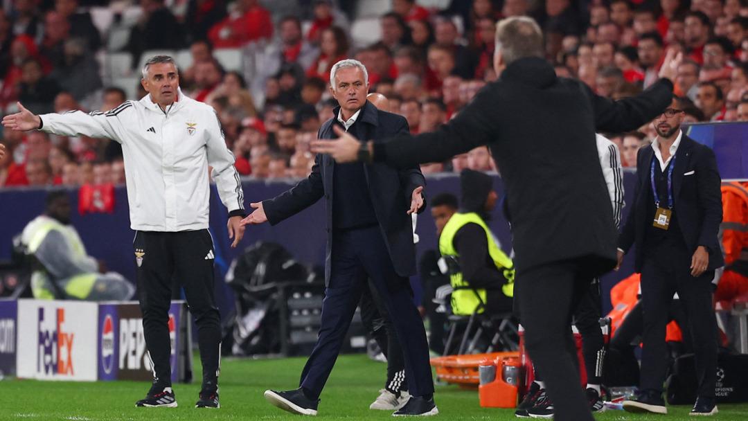 Mourinho yine kazanamadı! Düşme hattındaki takıma puan kaybedince hakemin üzerine yürüdü 2