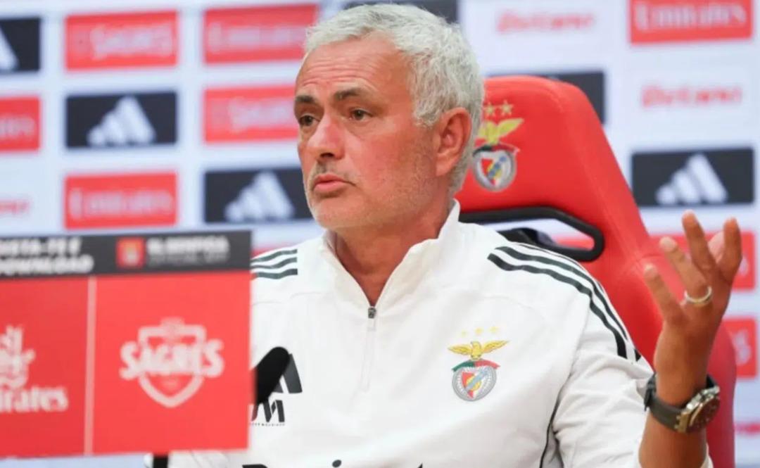 Mourinho yine kazanamadı! Düşme hattındaki takıma puan kaybedince hakemin üzerine yürüdü 3