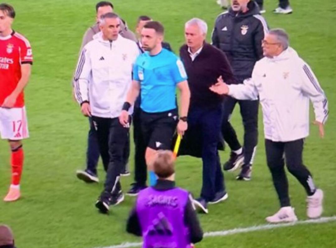 (Özet) Ajax - Benfica Maçı Özeti ve Tüm Önemli Anları 1