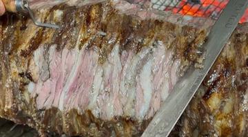 İki ili birbirine düşüren bin yıllık lezzet: Cağ kebabı! Kıpçaklardan bugüne miras...