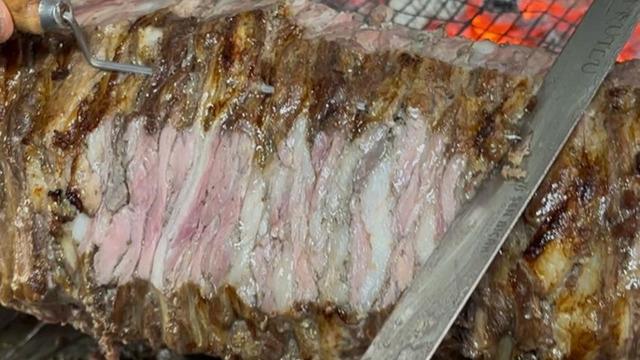 İki ili birbirine düşüren bin yıllık lezzet: Cağ kebabı! Kıpçaklardan bugüne miras...