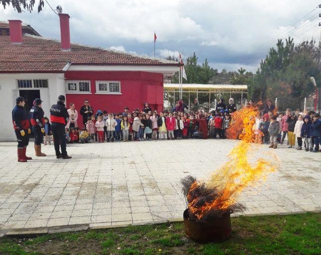 Anaokulu öğrencilerine yangın eğitimi