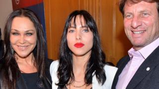 Hülya Avşar’ın kızı Zehra yeni iş kurdu! Paylaşımlarıyla beğeni topladı