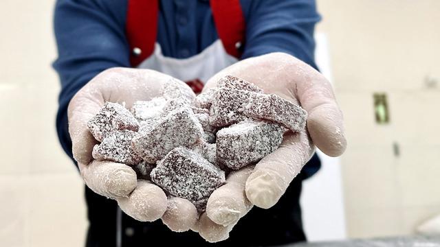 Acı biberi lokumla birleştirdi! Adını ‘Dünya Hali’ koydu: Önce tatlandırıyor sonra mutluluk gözyaşları geliyor