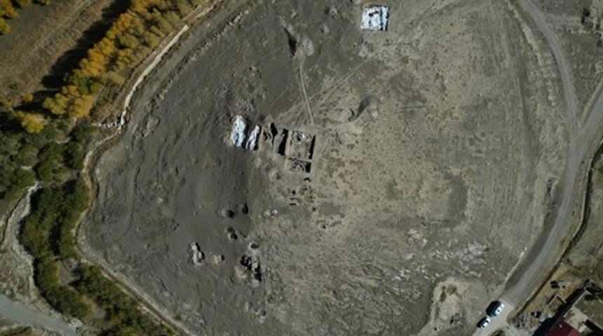 Van'da heyecanlandıran gelişme! 5 bin yıllık arpa taneleri bulundu