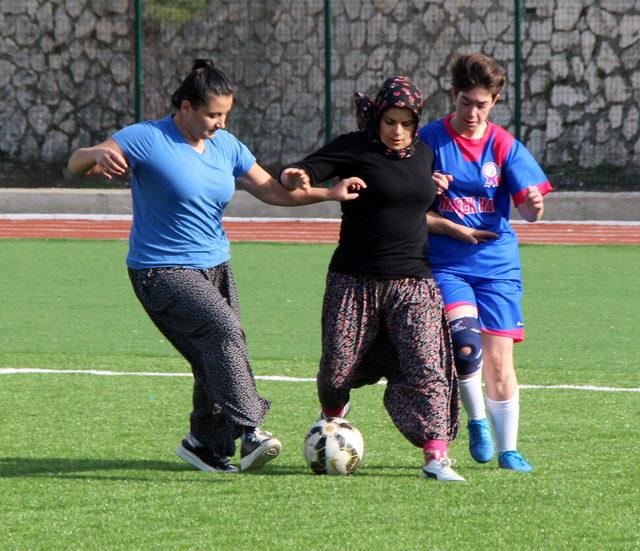 Şalvarspor dostluk maçı için sahalara döndü