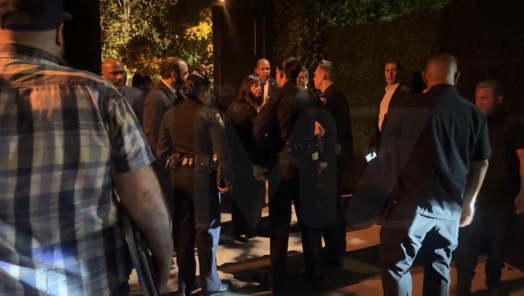 Kris Jenner ın partisine baskın: Polis 2 kere kapıya dayandı! Defalarca kez şikayet edildiler 3