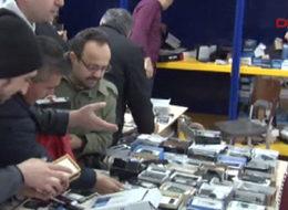 10 liradan satılan cep telefonları izdiham yarattı