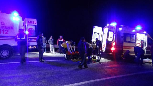 Antalya'da işçileri taşıyan midibüs devrildi: Ölü ve yaralılar var (2)