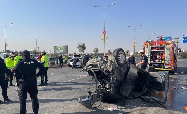 Şanlıurfa da zincirleme trafik kazası: 3 &uuml; ağır 4 yaralı 3