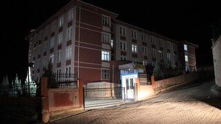 Kafasına okulun demir korkuluğu saplanan 3 yaşındaki çocuk hayatını kaybetti