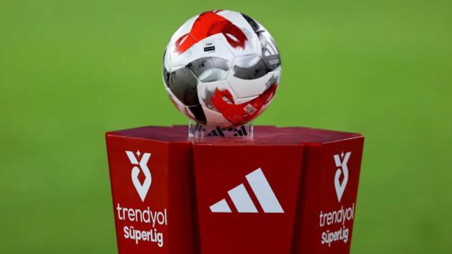 Galatasaray kaybetti, Fenerbahçe kazandı... Fark artık 1 puan! Trendyol Süper Lig'de 12. hafta sonrası her şey değişti! Yapay zeka şampiyonu açıkladı...