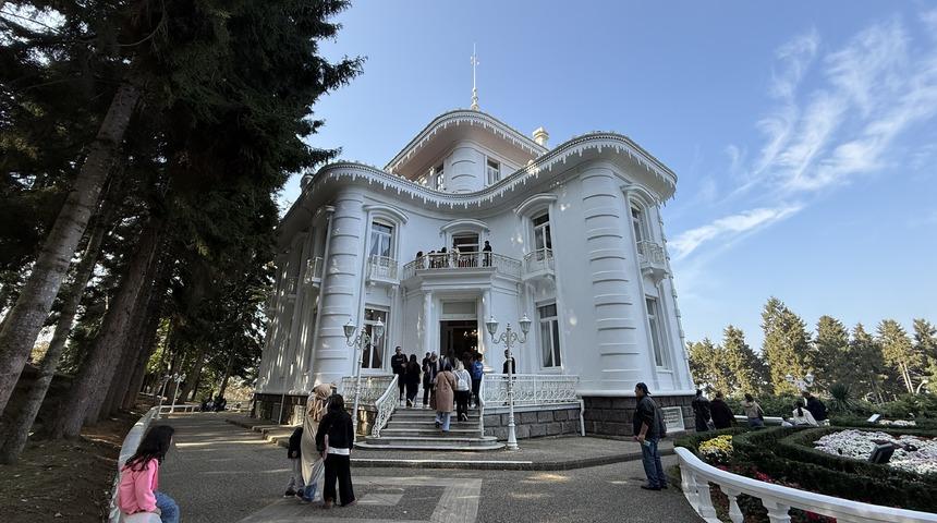 Trabzon'daki Atat&uuml;rk K&ouml;şk&uuml;'nde ziyaret&ccedil;i yoğunluğu