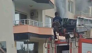 Erdemli’de bina yangını korkuttu