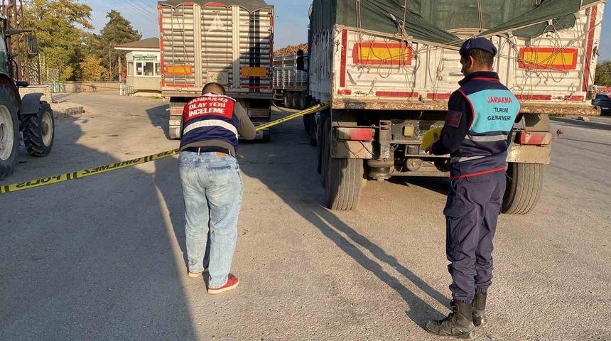 Pancar sırasında silahlı ve bı&ccedil;aklı kavga: 3 yaralı