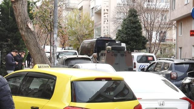 Başkent&rsquo;te silahlı adam krizi! 1