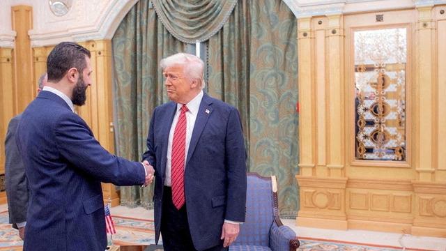 Bir ilk gerçekleşti! Trump ile Şara bir araya geldi
