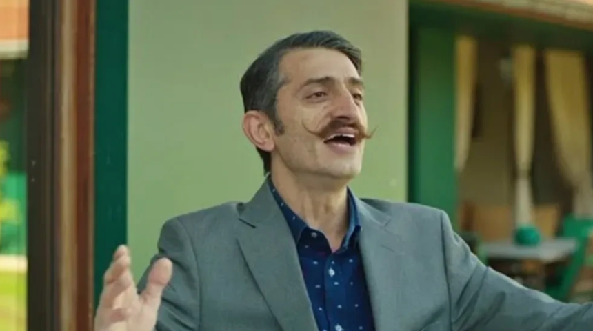 Zor g&uuml;nler ge&ccedil;iriyordu! Metin Ke&ccedil;eci &ccedil;&ouml;pten kartonları alıp otob&uuml;se bindi