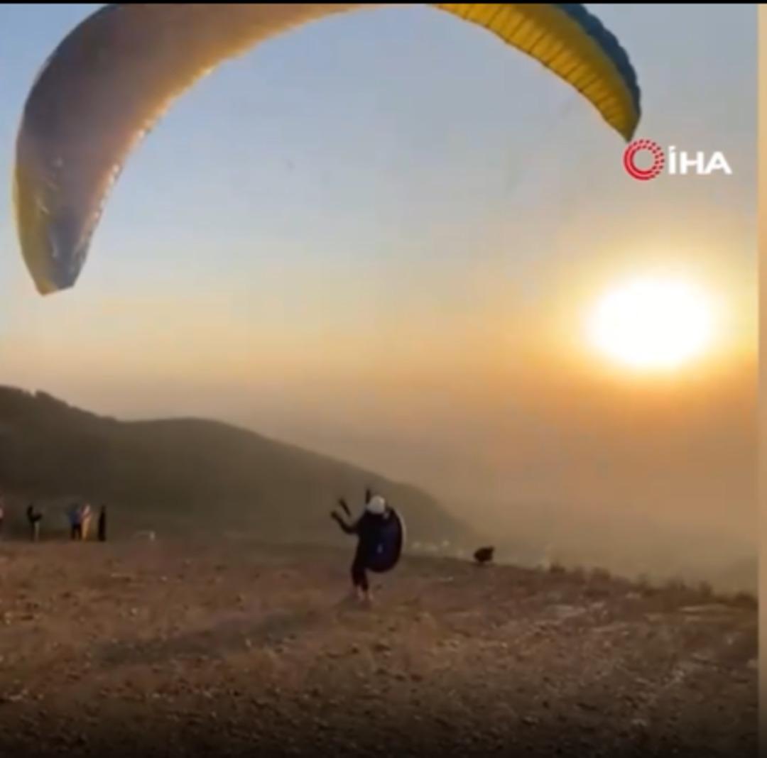 Yürekleri ağza getirdi! Paraşüt pilotu kayaya çarptı! O anlar kamerada 1