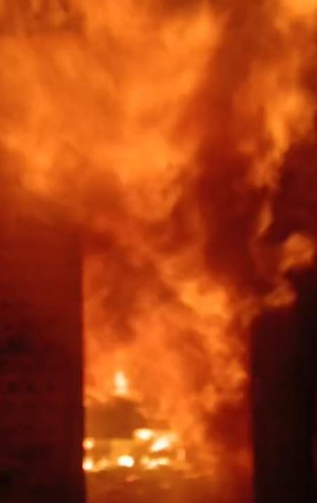 Ardahan’da korkutan yangın: 2 traktör ve ekipmanlar kül oldu 4