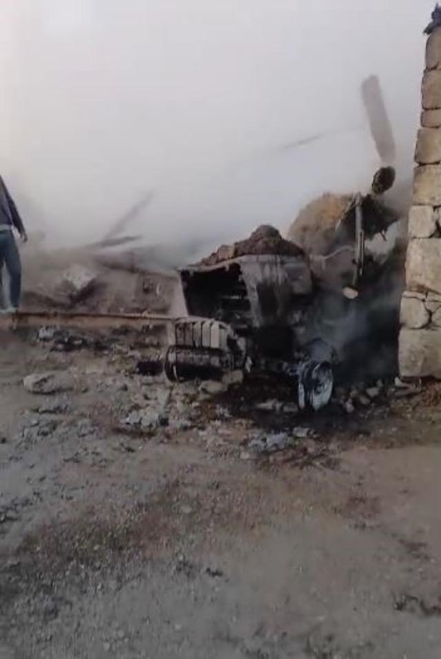 Ardahan’da korkutan yangın: 2 traktör ve ekipmanlar kül oldu 2