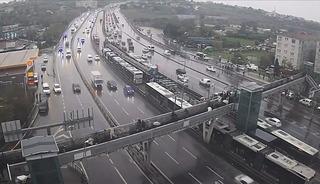 Uzun kuyruklar oluştu! İstanbul'da metrobüs arızası