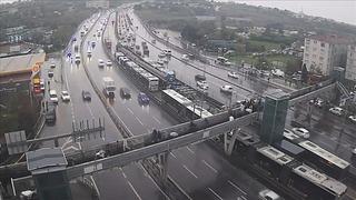 Uzun kuyruklar oluştu! İstanbul'da metrobüs arızası