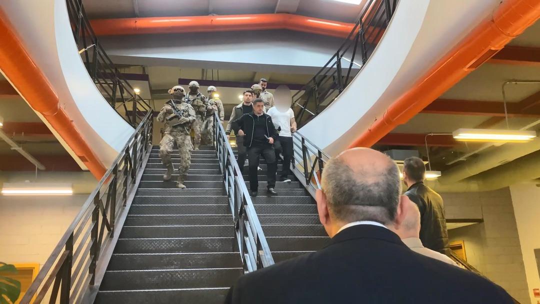 Yayıncı kuruluş binasını oyuncak tabancayla basmıştı! O kişinin ifadesi ortaya çıktı: Kim olsa aynısını yapardı 5